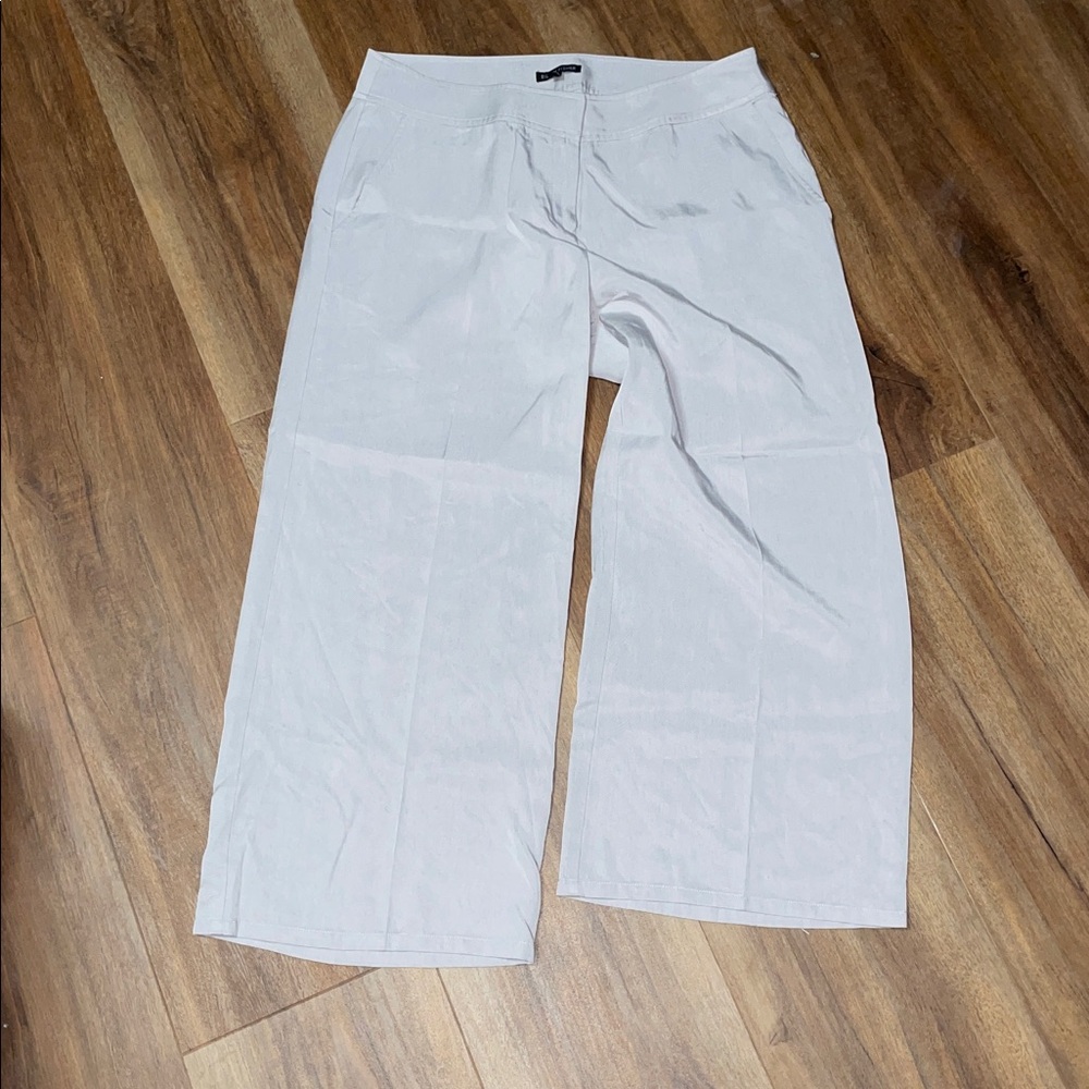 Beautiful Eileen Fisher wide leg cropped tencel dress pant perfect new condition